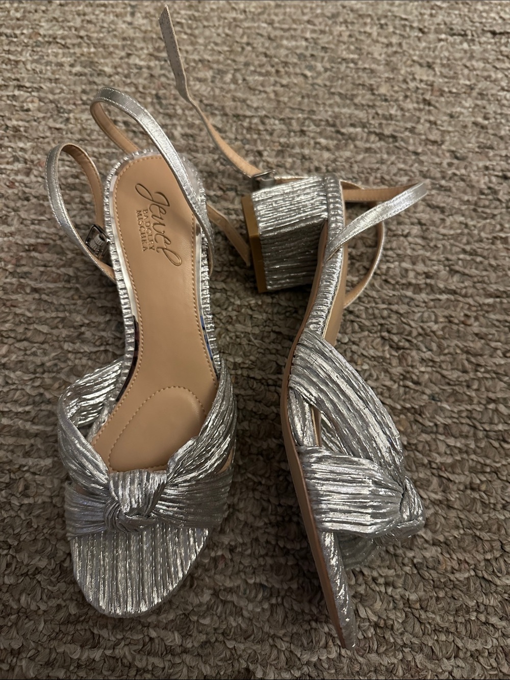 Jewel Badgley Mischka Metallic Silver Knotted Slingback Block Heels